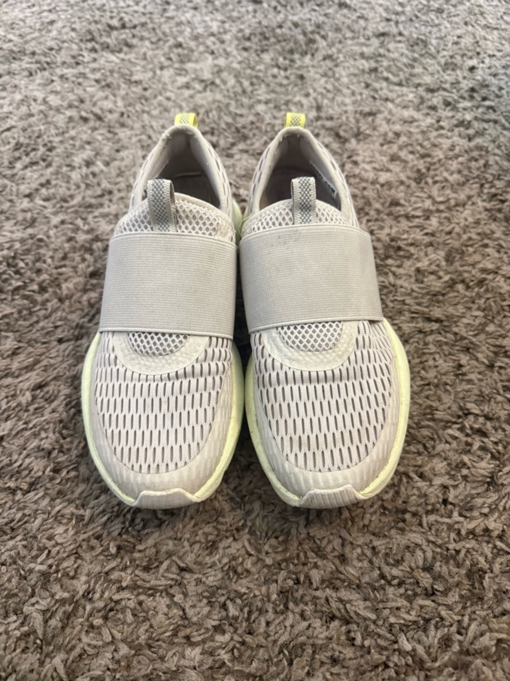 Sorel women’s Slip-On Sneakers in Light Gray and Pale Yellow SZ 6